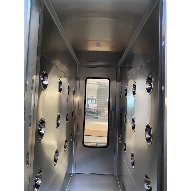 Camera con doccia a aria singola